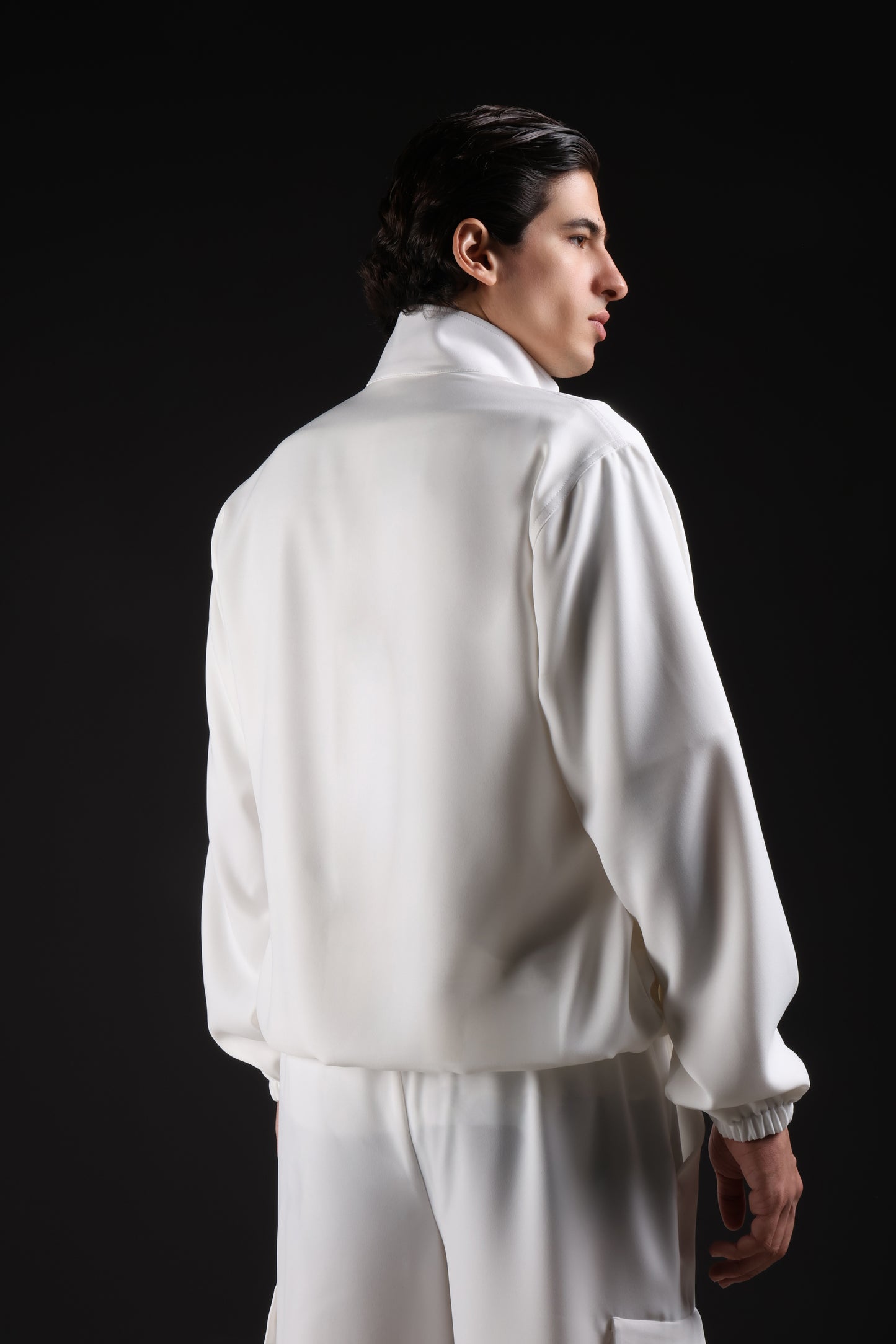 SOLID JACKET — IN WHITE (WITH ELASTIC)