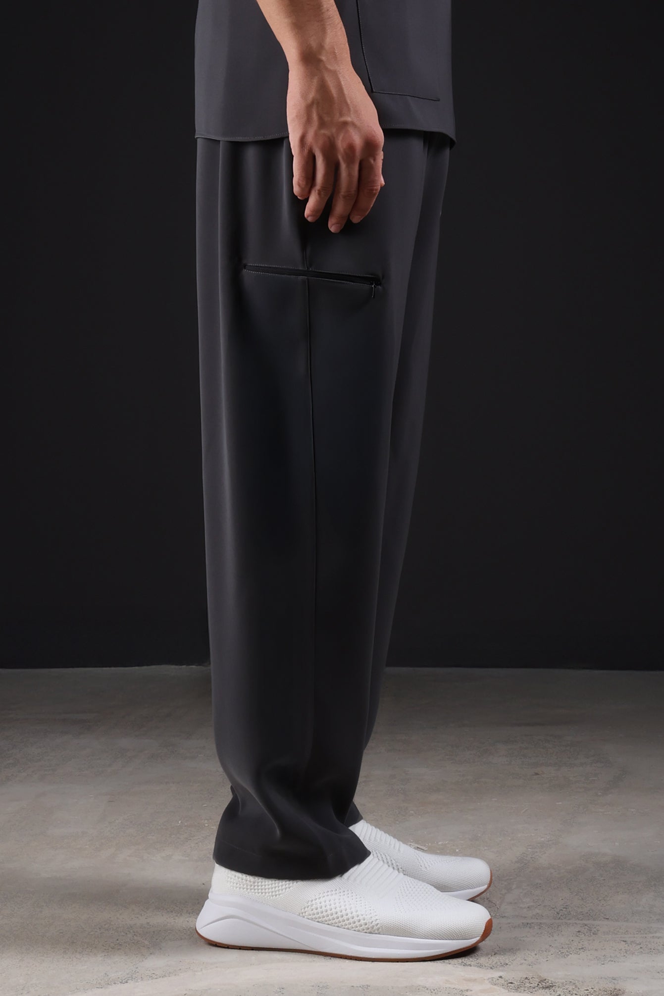 THE CLASSIC PANTS — IN GREY