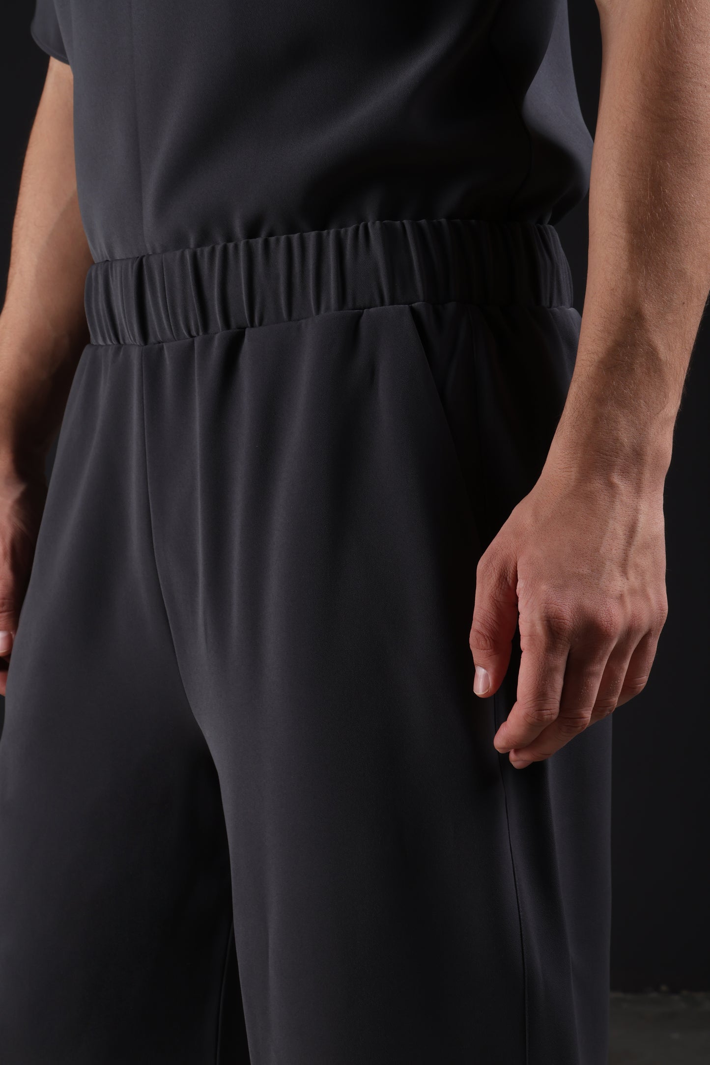 THE CLASSIC PANTS — IN GREY