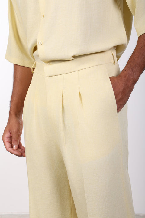 THE DOUBLE-PLEAT LINEN BLEND PANTS  — MENS YELLOW