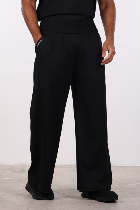THE DOUBLE-PLEAT SCRUB PANTS  — MENS BLACK