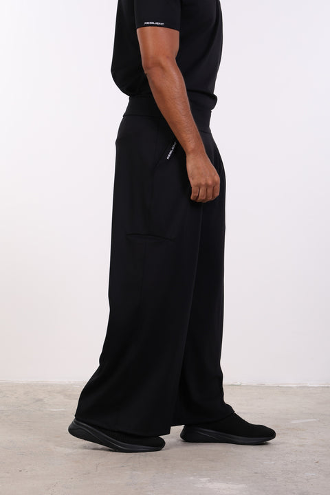 THE DOUBLE-PLEAT SCRUB PANTS  — MENS BLACK