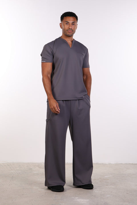 THE DOUBLE-PLEAT SCRUB PANTS  — MENS GREY