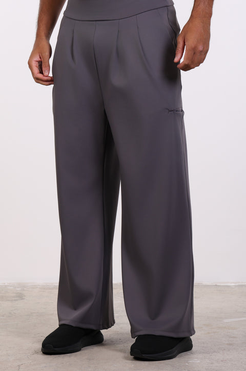 THE DOUBLE-PLEAT SCRUB PANTS  — MENS GREY