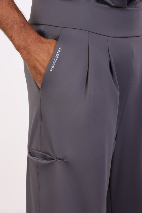 THE DOUBLE-PLEAT SCRUB PANTS  — MENS GREY