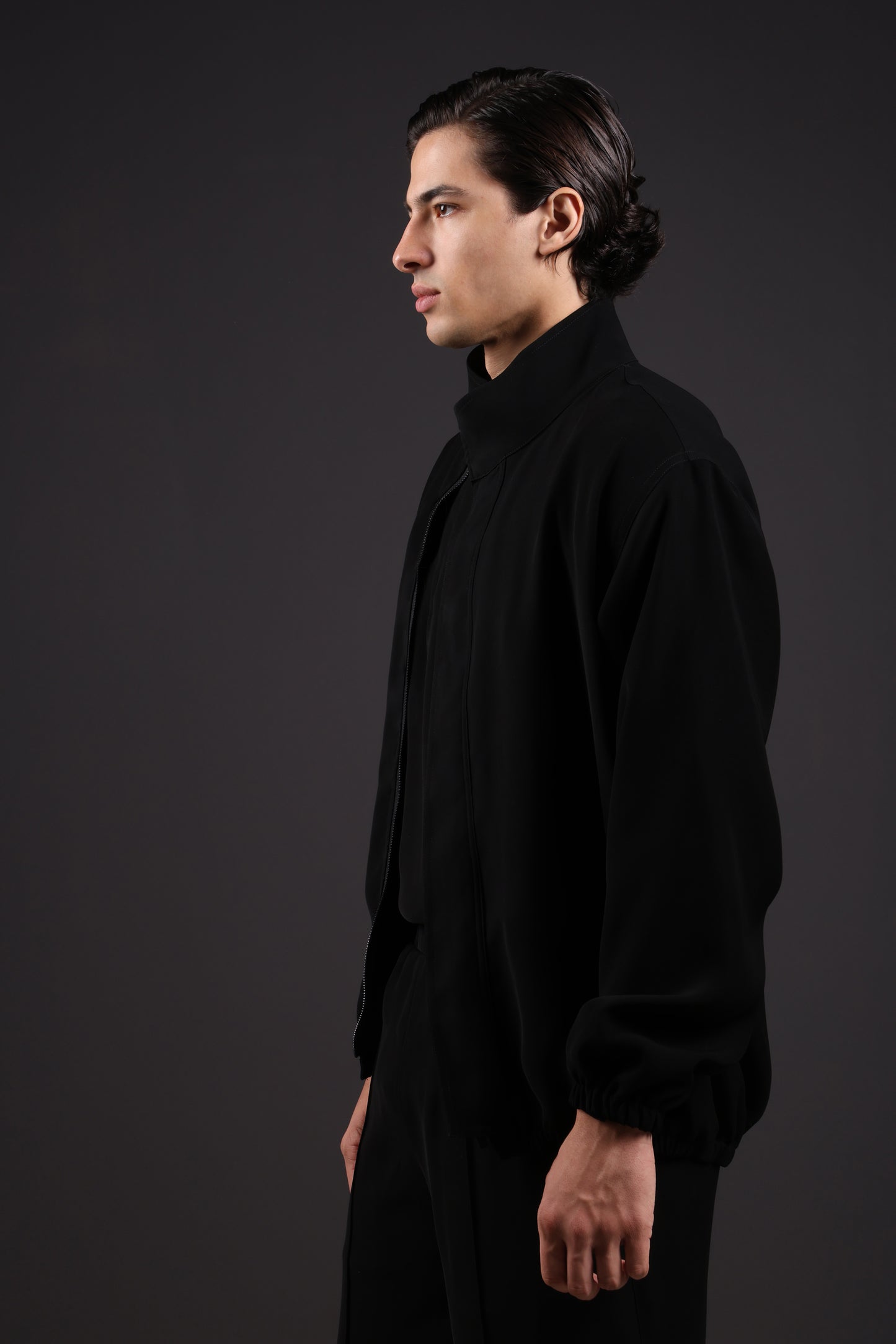 SOLID JACKET — IN BLACK (WITH ELASTIC)
