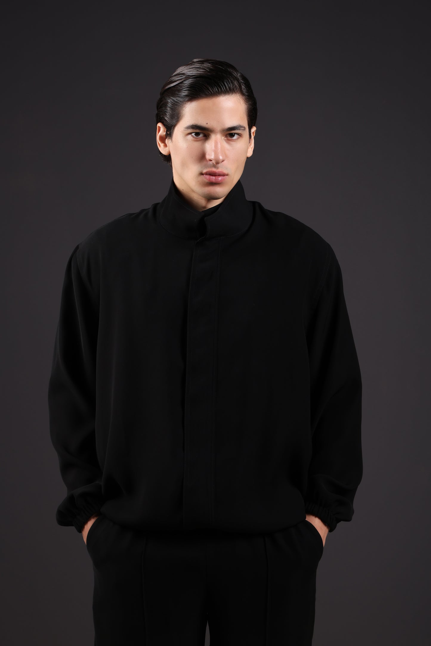 SOLID JACKET — IN BLACK (WITH ELASTIC)