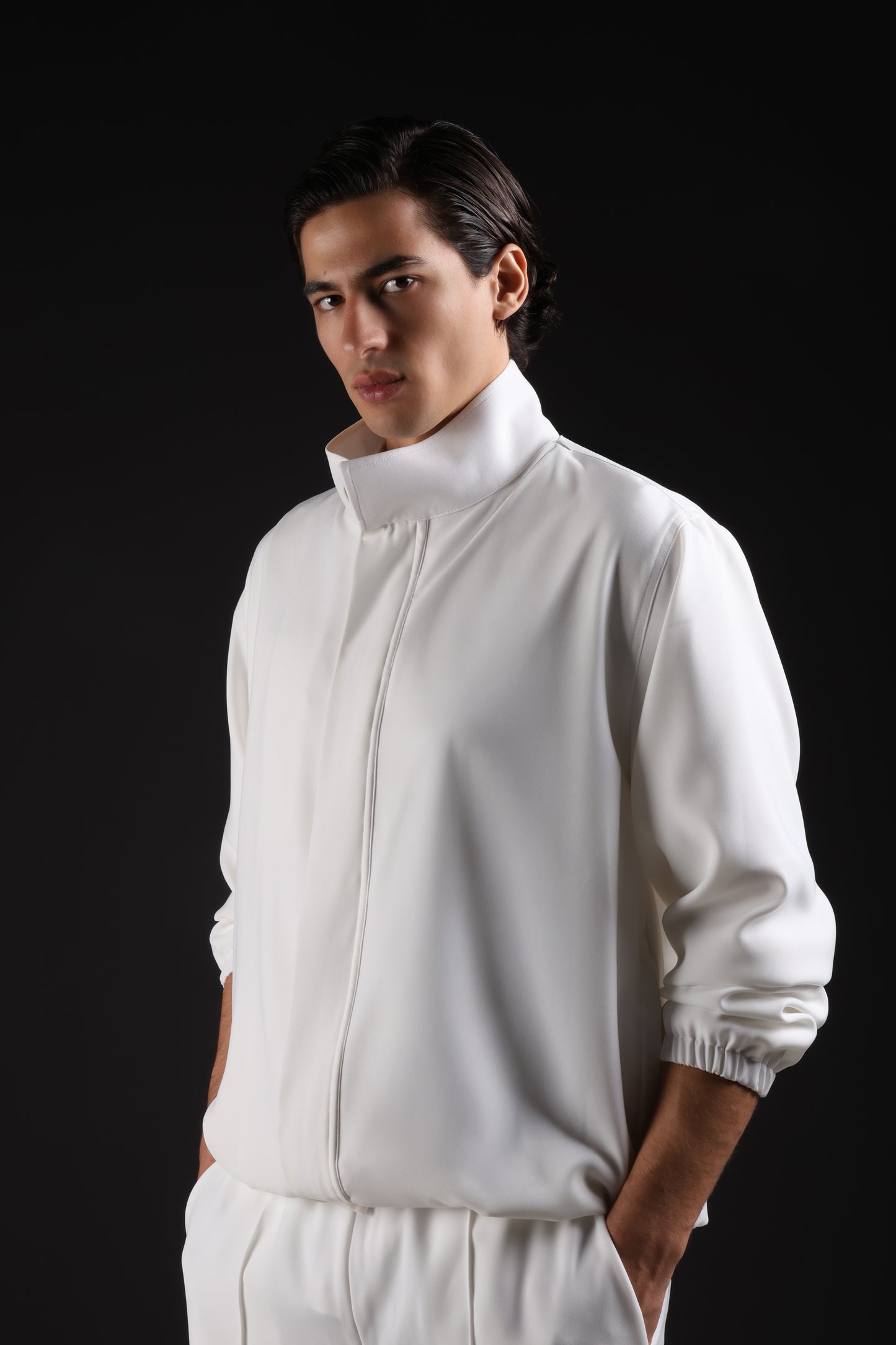 SOLID JACKET — IN WHITE (WITH ELASTIC)
