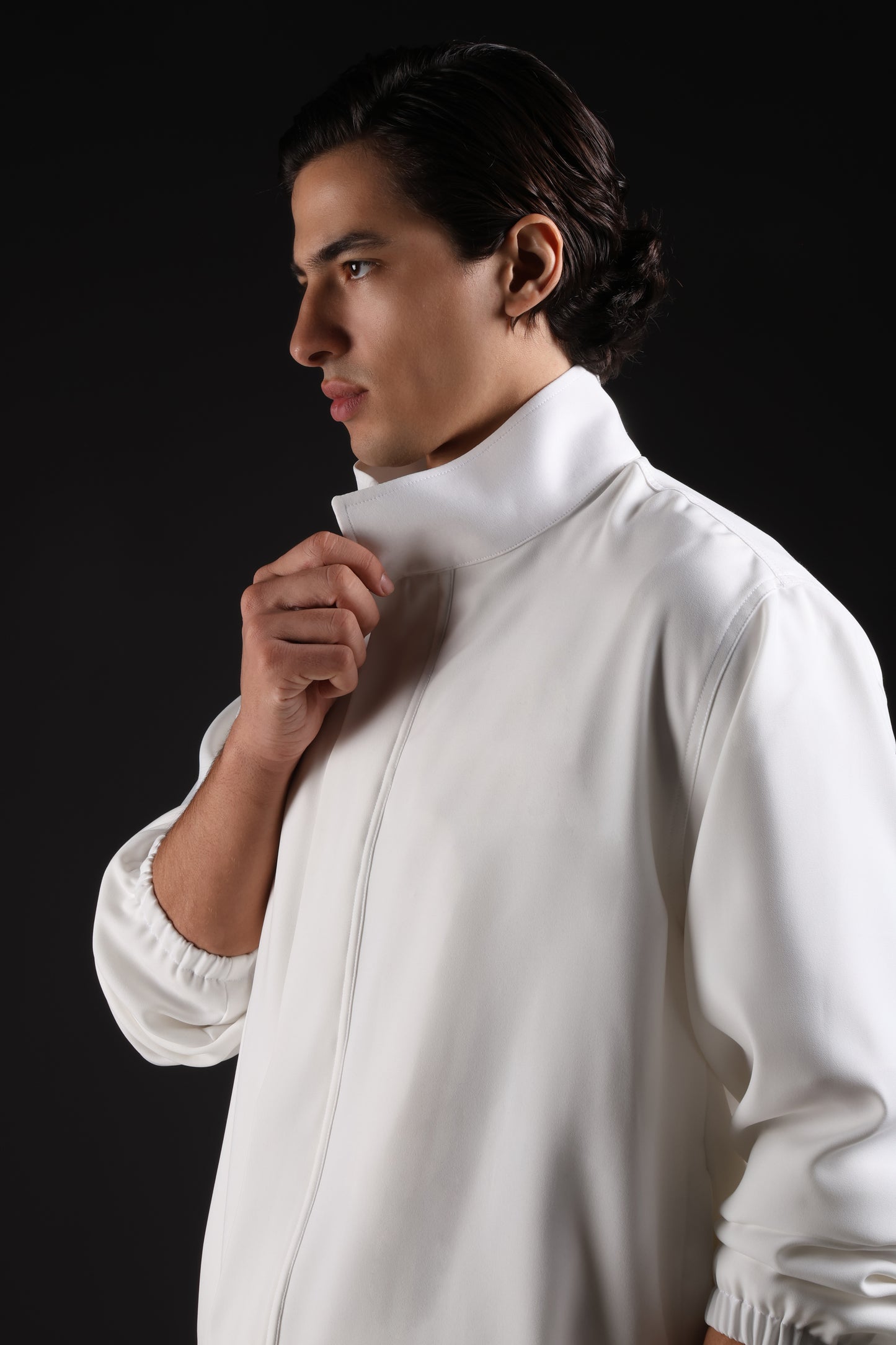 SOLID JACKET — IN WHITE (WITH ELASTIC)