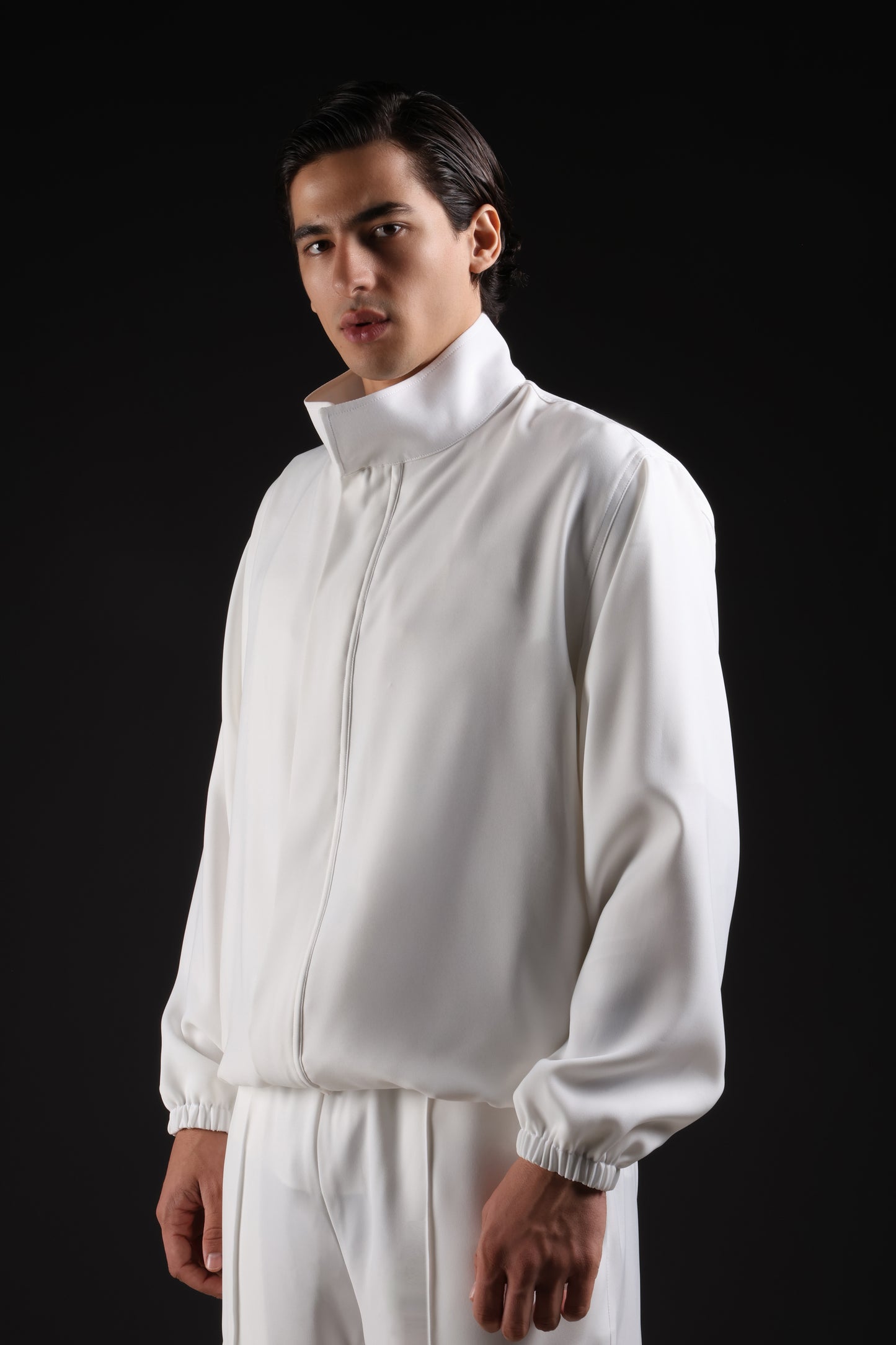 SOLID JACKET — IN WHITE (WITH ELASTIC)