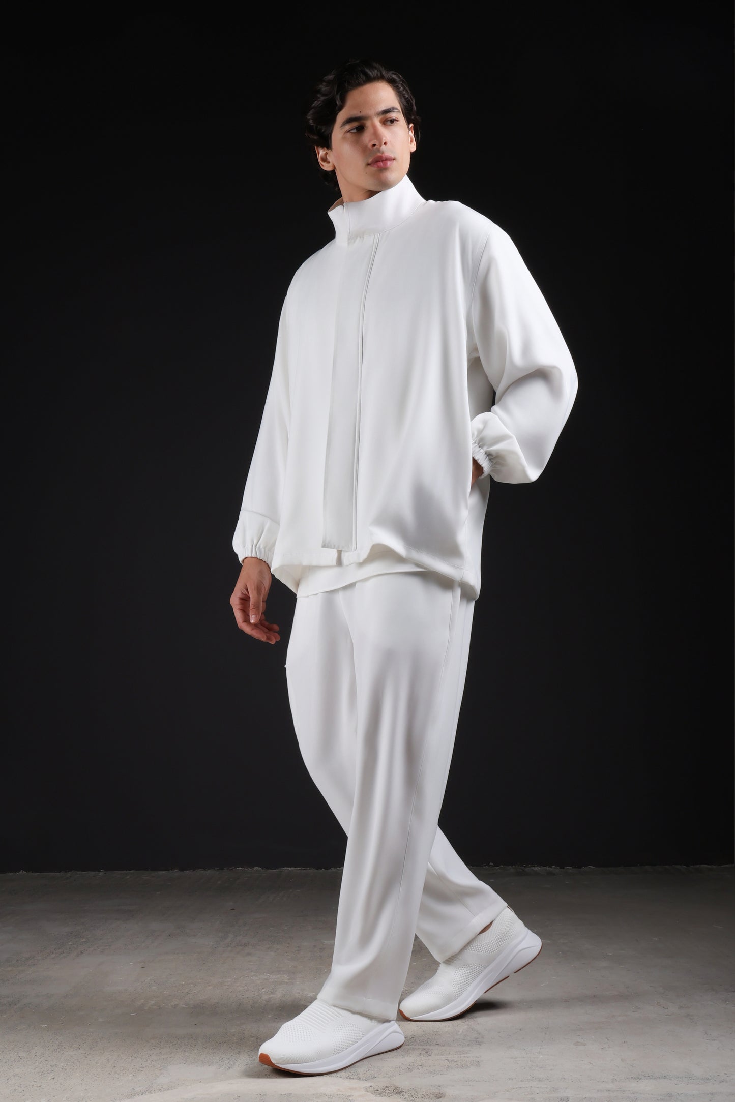 SOLID JACKET — IN WHITE