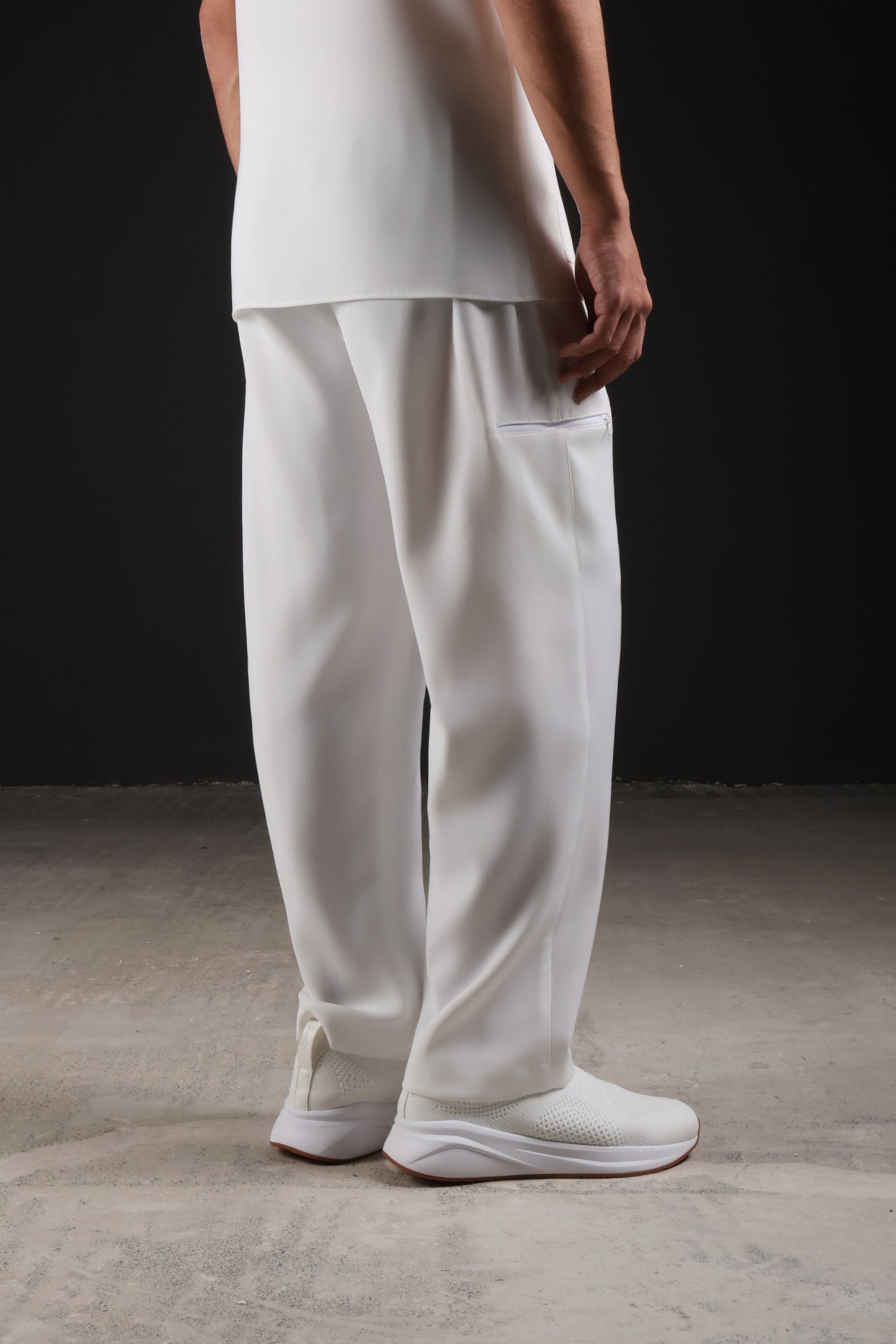 THE CLASSIC PANTS — IN WHITE