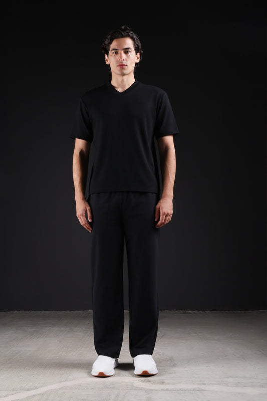 BASIC TEE V NECKLINE — IN BLACK