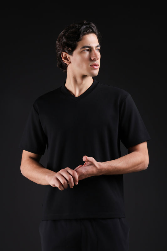 BASIC TEE V NECKLINE — IN BLACK