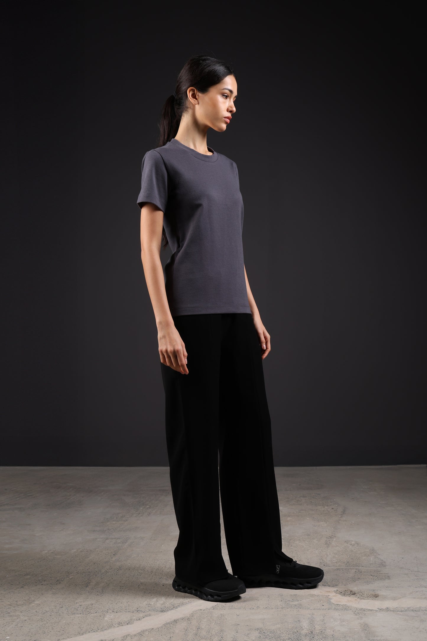 BASIC TEE — IN GREY