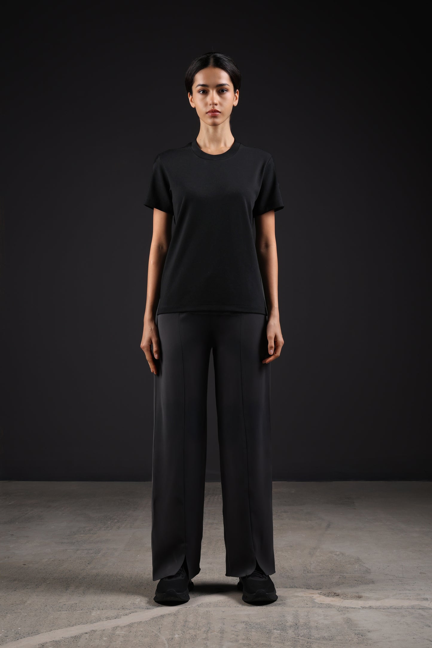 BASIC TEE — IN BLACK