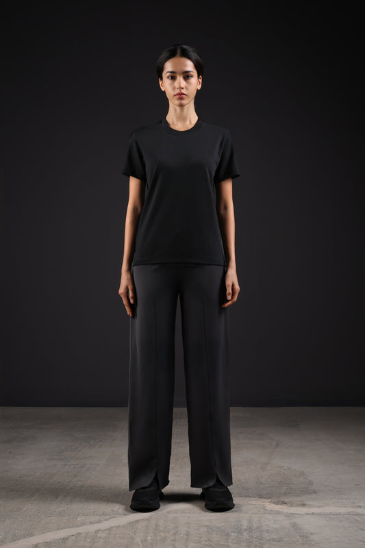 BASIC TEE — IN BLACK