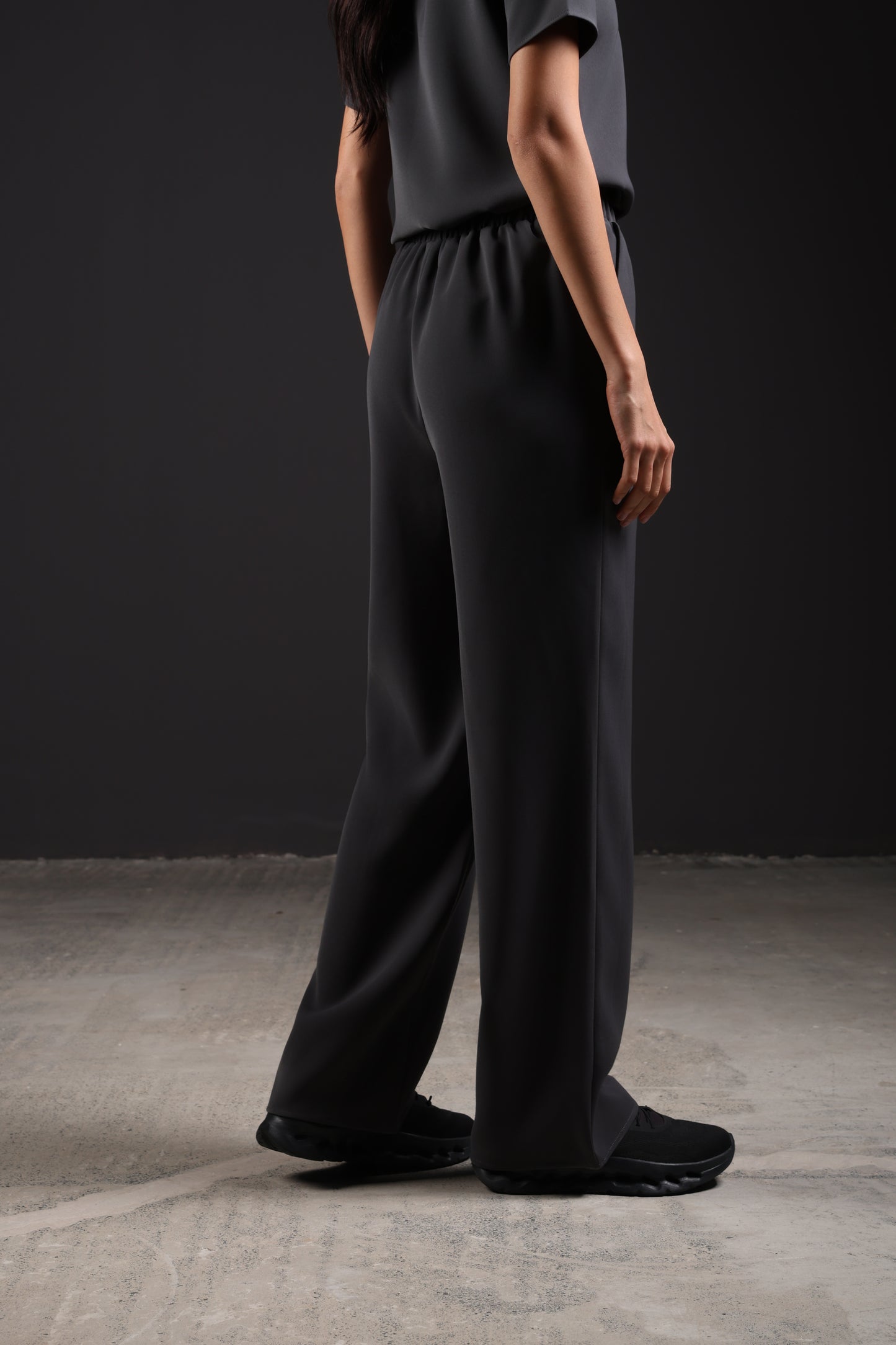 THE CLASSIC PANTS — IN GREY